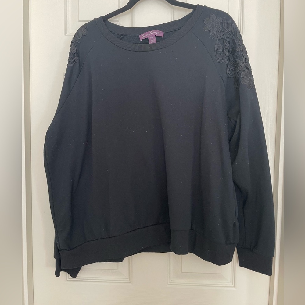 Black lace accent crew neck sweatshirt, size XXL
